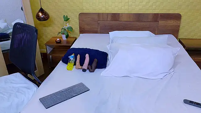 kiara evanss online show from December 4, 8:31 pm