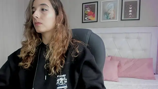 emma  smith1 online show from March 11, 1:14 pm