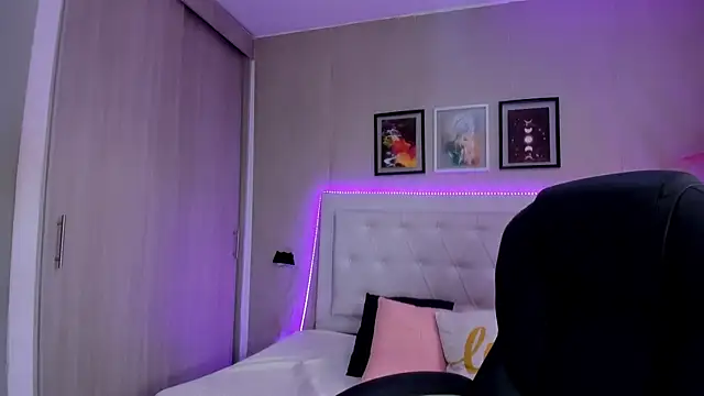 emma  smith1 online show from February 10, 12:08 pm