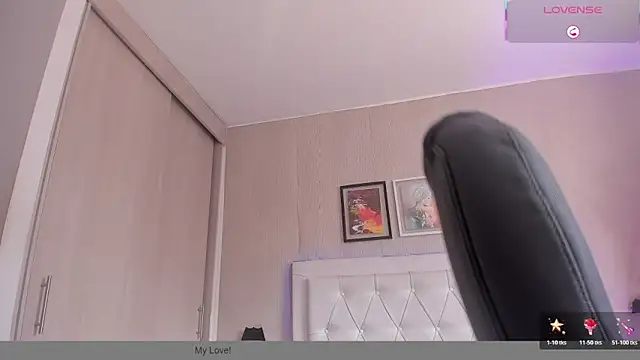 emma  smith1 online show from January 6, 5:38 pm