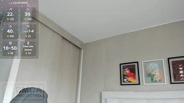 emma  smith1 online show from April 16, 1:00 pm