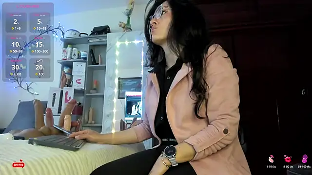 Rapunzeell  online show from April 20, 8:45 pm