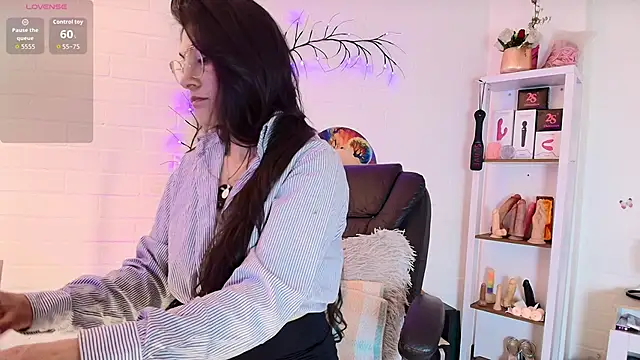 Rapunzeell  online show from September 26, 4:26 pm