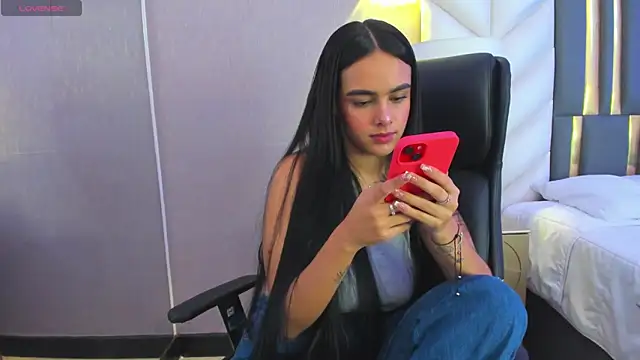 ChloeHarper  online show from January 14, 12:54 pm