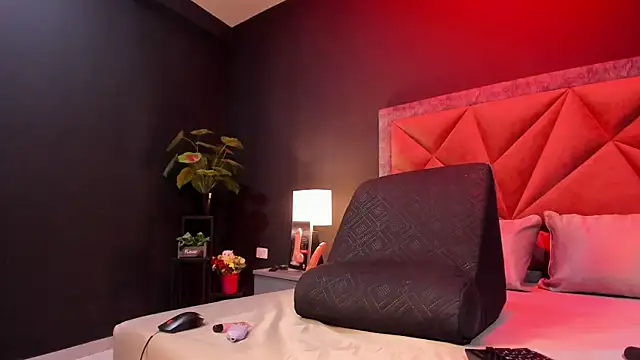 Snapshot of mia_milff chatting on September 10, 7:14 pm mia milff online show from September 10, 7:14 pm