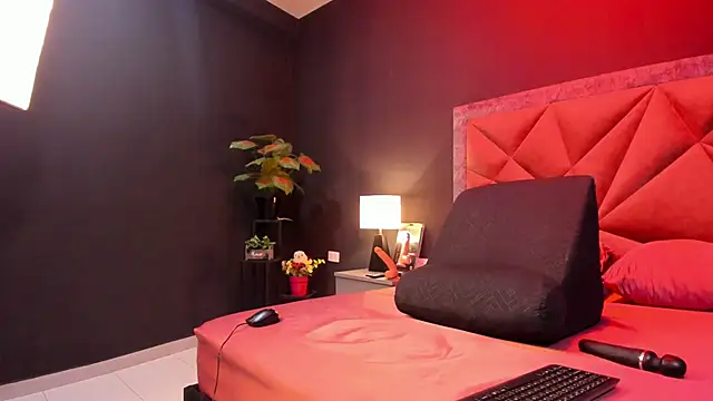 Snapshot of mia_milff chatting on September 24, 6:18 pm mia milff online show from September 24, 6:18 pm