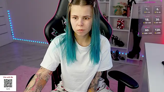 Latex Kitty online show from February 16, 2:50 pm