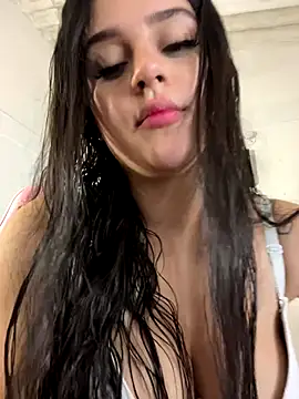 Snapshot of violet-333 chatting on October 16, 5:04 pm violet-333 online show from October 16, 5:04 pm