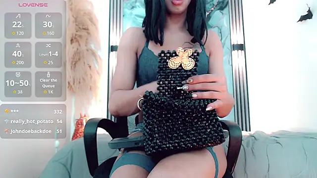 hilary rodriguez online show from October 31, 7:40 pm