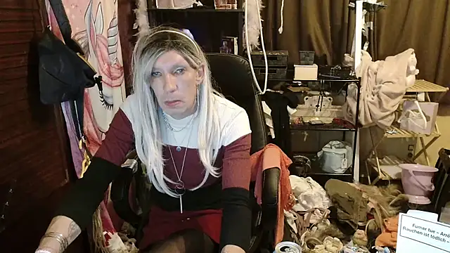 Ombeline1 online show from November 13, 5:45 pm