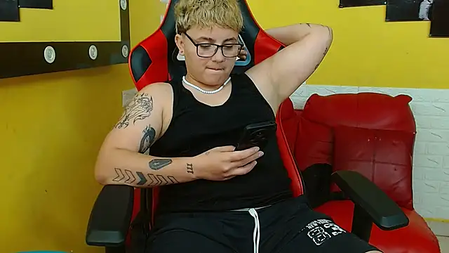 isabeautyx19 online show from October 12, 2:58 am