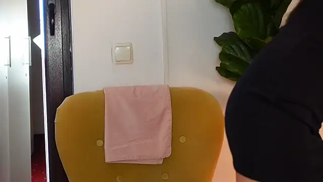 NinaCrystal1 online show from April 10, 7:47 am