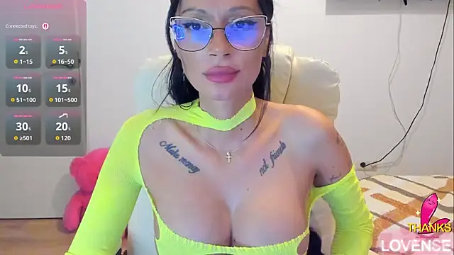 kissnicol32 online show from August 8, 3:20 pm