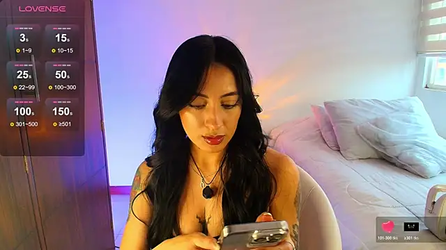 keilelewis online show from November 9, 9:44 pm