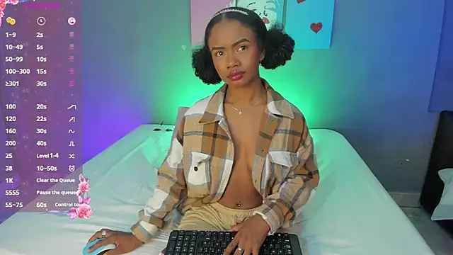 Snapshot of EmmaSmith06 chatting on October 8, 5:39 pm EmmaSmith06 online show from October 8, 5:39 pm