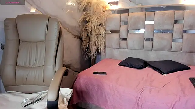 Danielaa a online show from April 19, 12:21 am