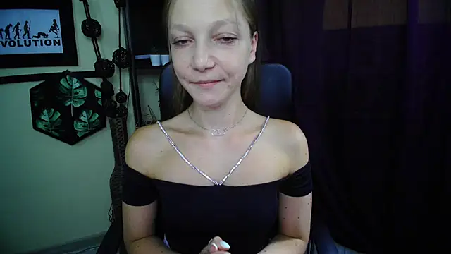 EmillyPlay online show from July 22, 1:34 pm