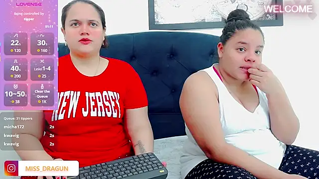 Snapshot of brunnette_hot chatting on October 12, 11:12 am brunnette hot online show from October 12, 11:12 am