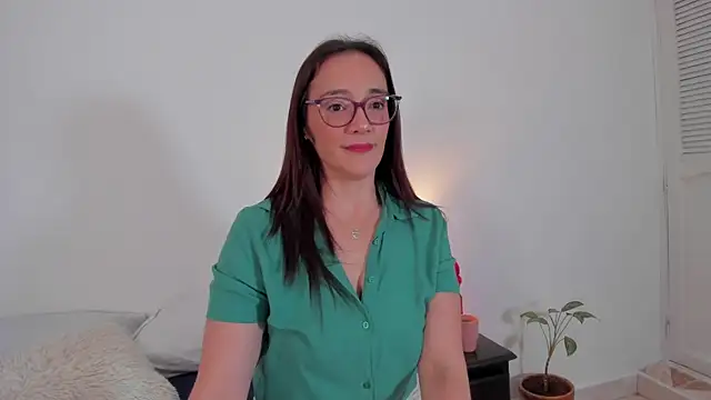 Jessica Herrera  online show from April 13, 10:10 pm