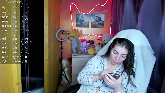 Fiery Brunette  online show from December 2, 5:42 am