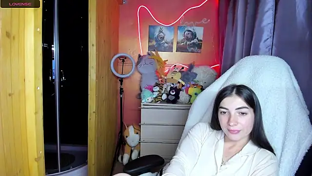 Fiery Brunette  online show from May 22, 2:48 pm
