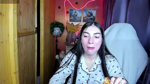 Fiery Brunette  online show from December 18, 6:51 am