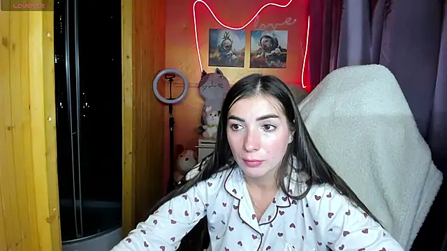 Fiery Brunette  online show from October 1, 10:20 am