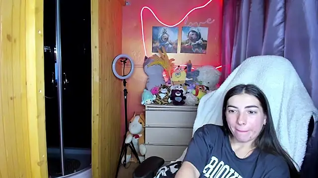 Fiery Brunette  online show from April 12, 9:56 am