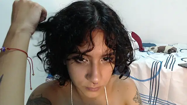 Snapshot of AlinaWoolf_ chatting on October 4, 3:01 am AlinaWoolf  online show from October 4, 3:01 am