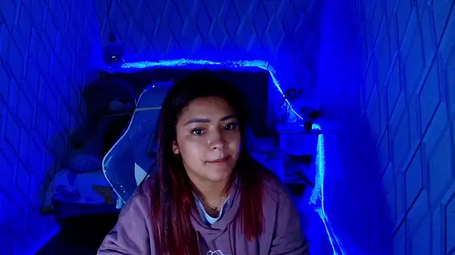 NicolleTaylor online show from December 5, 4:23 am