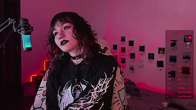 deadlysweet online show from December 3, 12:35 am