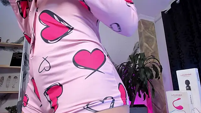 AnaRuiz online show from December 18, 5:56 am