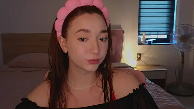 YasmineWest online show from April 3, 12:41 am