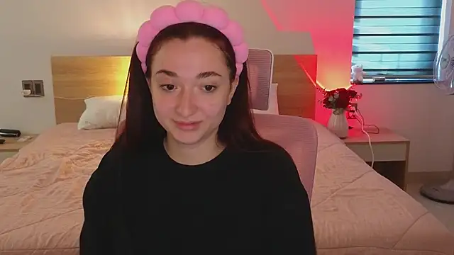 YasmineWest online show from April 20, 7:00 am