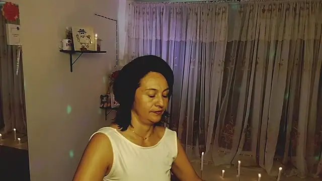 Snapshot of Latin_Lola chatting on October 18, 8:43 pm Latin Lola online show from October 18, 8:43 pm
