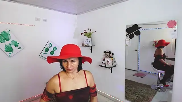 Snapshot of Latin_Lola chatting on September 24, 8:19 pm Latin Lola online show from September 24, 8:19 pm
