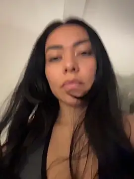 PetitLumiere online show from April 17, 1:51 am