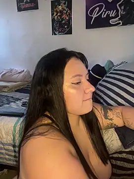 Snapshot of dannarossy_ chatting on October 15, 2:19 pm dannarossy online show from October 15, 2:19 pm