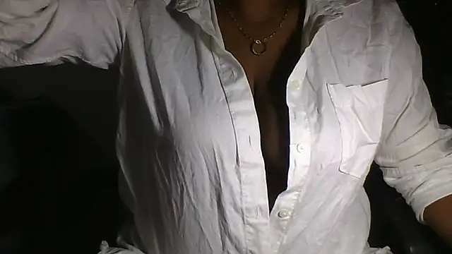 Snapshot of angelsilvia chatting on October 16, 8:44 pm angelsilvia online show from October 16, 8:44 pm