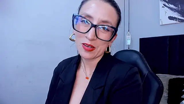 kira moon   online show from February 13, 9:38 pm