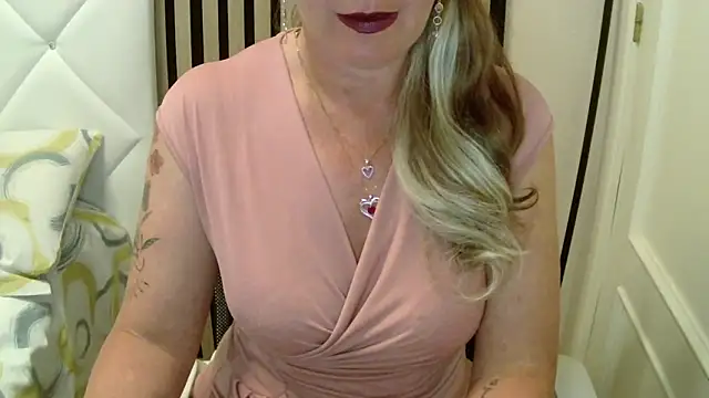 xxNoeliaxx online show from March 3, 8:42 am