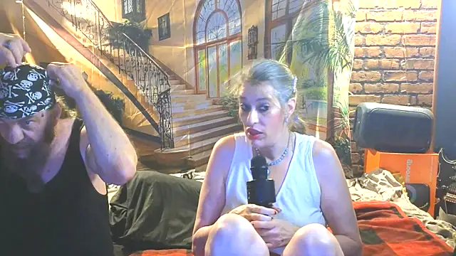 Snapshot of PropertyAndBiker chatting on October 15, 11:18 pm PropertyAndBiker online show from October 15, 11:18 pm