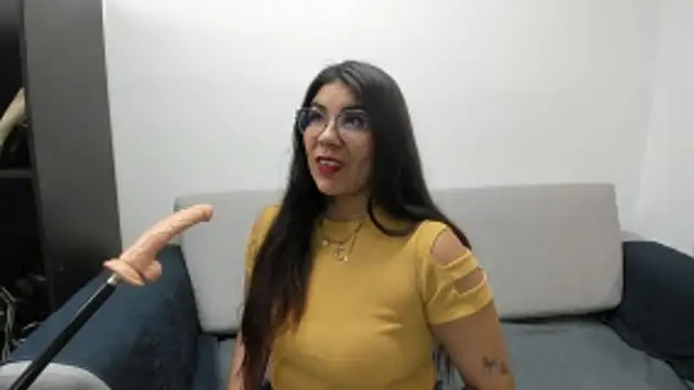 Luna Dumont online show from October 12, 11:45 am