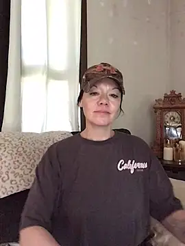 SidneyRaee online show from April 22, 5:43 pm