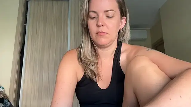 naughtyhollyxxxx online show from September 30, 9:26 am