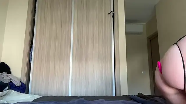 naughtyhollyxxxx online show from October 6, 8:20 am