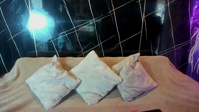 kassandra james online show from February 3, 1:05 pm