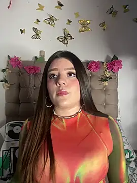 Jullieetta online show from March 31, 12:05 pm