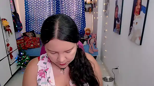 claryssa  online show from December 13, 9:10 pm