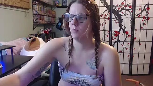 Sarahtineke online show from April 5, 1:59 am